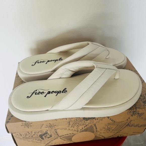 FREE PEOPLE Wonderland Leather Sandal Flip Flop, Size 10, White, NWT - Picture 1 of 16